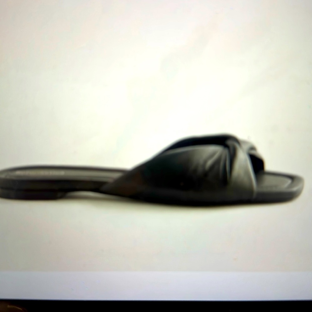 Reformation Mikki twist flat sandal size 6